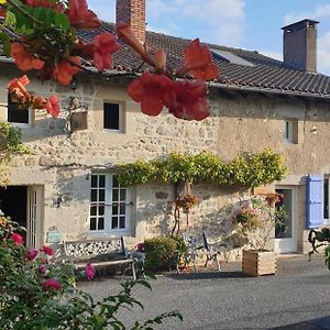 Bed and Breakfast La Vieille Maison De Pensol Exterior photo