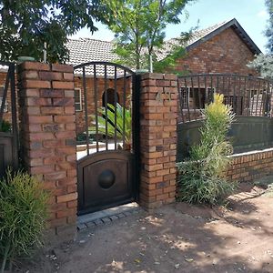 Bed and Breakfast Sali'S Place Centurion Exterior photo