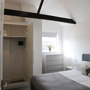 Letting Serviced Apartments - Guards View, Windsor Exterior photo