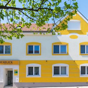 Hotel Pension & Weingut Storchenblick Illmitz Exterior photo