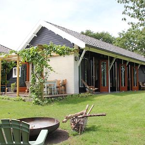 Willa Familiehuis De Betuwe Met Prive Kunstgras Tennisbaan En Sauna Erichem Exterior photo