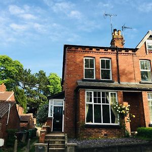 Victorian End-Of-Terrace, Boston Spa Exterior photo