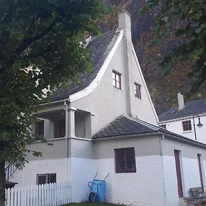 Willa Fjordshelter- Cozy Townhouse Tyssedal Exterior photo