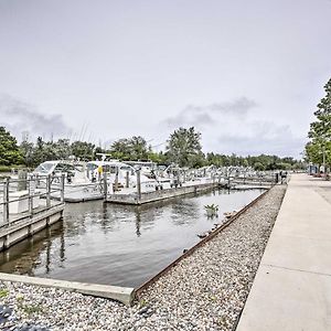 Modern Grand Haven Condo - Steps To Downtown! Exterior photo