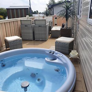 Relaxing Breaks With Hot Tub At Tattershal Lakes 3 Bedroom Tattershall Exterior photo