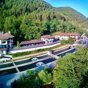 Fisherman'S Hut Family Hotel Beden Exterior photo