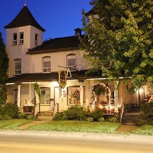 Hotel Auberge Les Deux Tours Saguenay Exterior photo