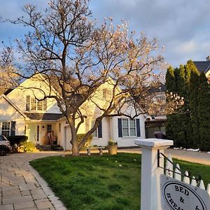 Bed and Breakfast La Maison De Sophie Niagara-on-the-Lake Exterior photo