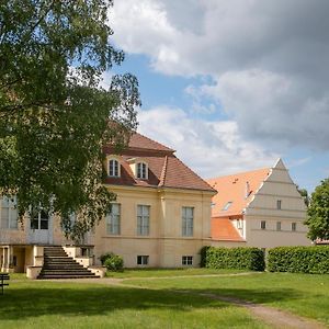 Hotel Gastehaus Reckahn Der Rochow Akademie Exterior photo