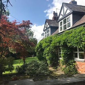 Rylands Farm Guest House Wilmslow Exterior photo