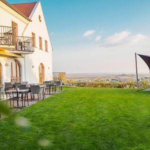 Hotel Weingut & Gaestehaus Zum Seeblick - Familie Sattler Jois Exterior photo