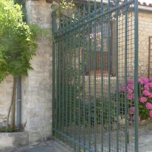 Apartament Gite Du Logis De La Roche - Niort - Chauray Exterior photo