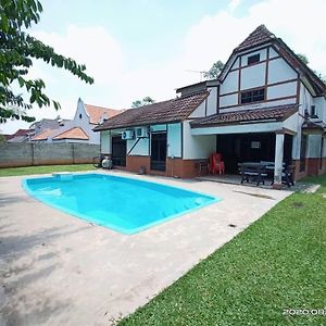 Villa With Private Swimming Pool Melaka Exterior photo