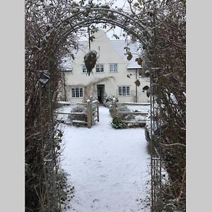 Pretty Country Family Home- Dog Friendly. Henfield Exterior photo