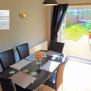 Spacious 3 Bed House, Great For Families And Contractors, Sleeps 5 Plus Free Parking - Triumph Serviced Accommodation Wolverhampton Exterior photo