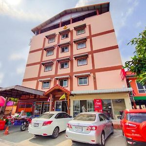 Hotel Baan Yuyuen Pathum Thani Exterior photo