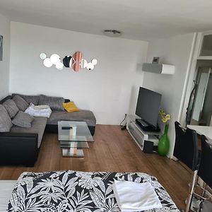 Sehr Schoene Drei Zimmer Deluex Wohnung In Sindelfingen Exterior photo