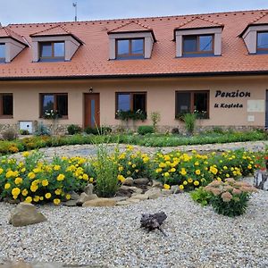 Hotel Penzion U Kostela Kuzelov Exterior photo