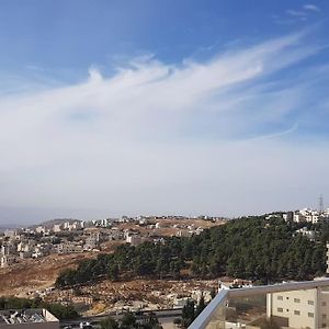 Penthouse Overlooking Jordan Valley Amman Exterior photo