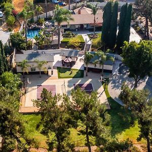 Private Pickleball, Pool And Palms Resort Corona Exterior photo