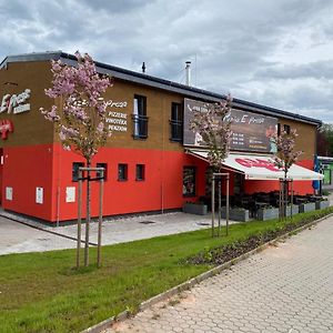 Hotel Penzion Kuzelna Trutnov Exterior photo