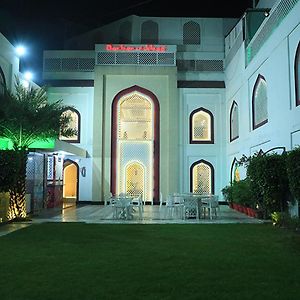 Hotel Darbar-E-Khas A Member Of Crimson Hotels Bareli Exterior photo