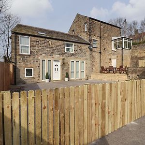 Willa The Coach House Keighley Exterior photo