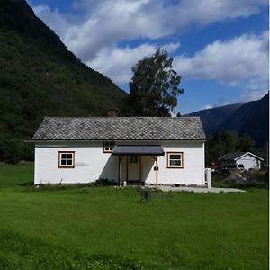 Willa An Authentic Experience In Picturesque Eidfjord Exterior photo