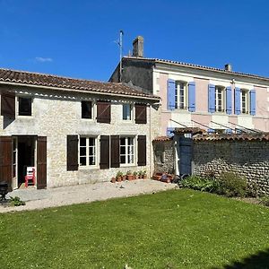 Willa 3 Bed Gite With Private Pool & Garden In Nantillé Exterior photo