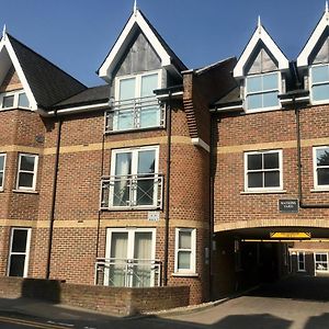 Central 2 Bed, 2 Bathrooms, Ground Floor Apartment With Parking Bishop's Stortford Exterior photo