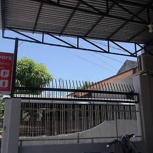 Hotel Reddoorz Near Mall Ratu Indah 3 Balangberu Exterior photo