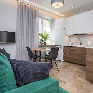 Urban Jungle Apartment In The Heart Of The City Białystok Exterior photo