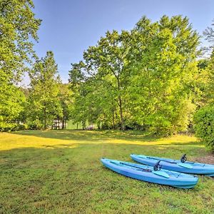 Lakefront Townville Gem With Boat Dock And Kayaks Exterior photo