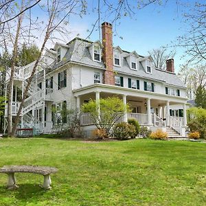 Bed and Breakfast The Dewey Lenox Exterior photo