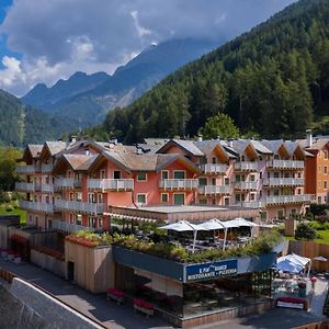 Residence Adamello Resort Ponte Di Legno Exterior photo