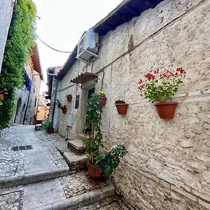 Willa Storico Casa Di Pelegrini Poggio Moiano Exterior photo