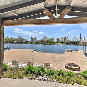 Lakefront Bellevue Home Private Beach And Fire Pit! Exterior photo
