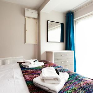 Apartament Comfortable Contractor House Gatwick: Sleeps 6+ Ifield Exterior photo