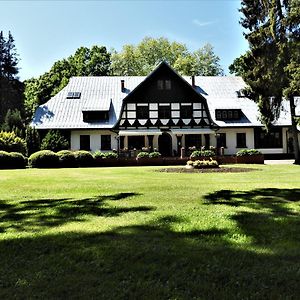 Bed and Breakfast Dworek Osiecki Osieki  Exterior photo