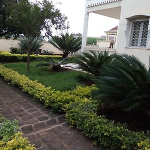 Hotel Manoir Des Princesses Bafoussam Exterior photo