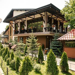 Hotel Near The Lake Lwów Exterior photo