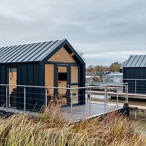 Apartament Tattenhall Marina Floating Pods Hargrave Exterior photo