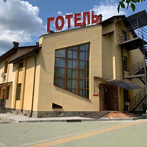 Hotel Каприз Kamieniec Podolski Exterior photo