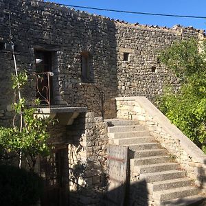 La Tour Des Baronnies A La Porte De L Eau Saint-Auban-sur-lʼOuvèze Exterior photo