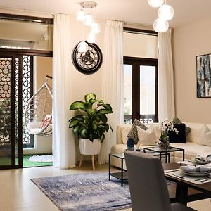 Stylish Apartment With A Jacuzzi Maskat Exterior photo