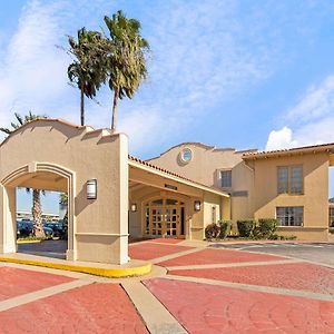 La Quinta Inn By Wyndham New Orleans Causeway Metairie Exterior photo