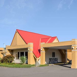 Econo Lodge Inn & Suites Binghamton Exterior photo