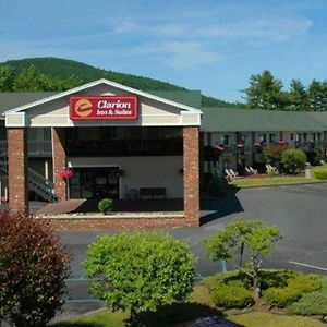 Clarion Inn & Suites At The Outlets Of Lake George Exterior photo