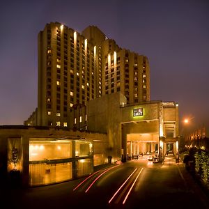 Hotel The Lalit Nowe Delhi Exterior photo