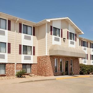 Travelodge By Wyndham Jefferson City Exterior photo